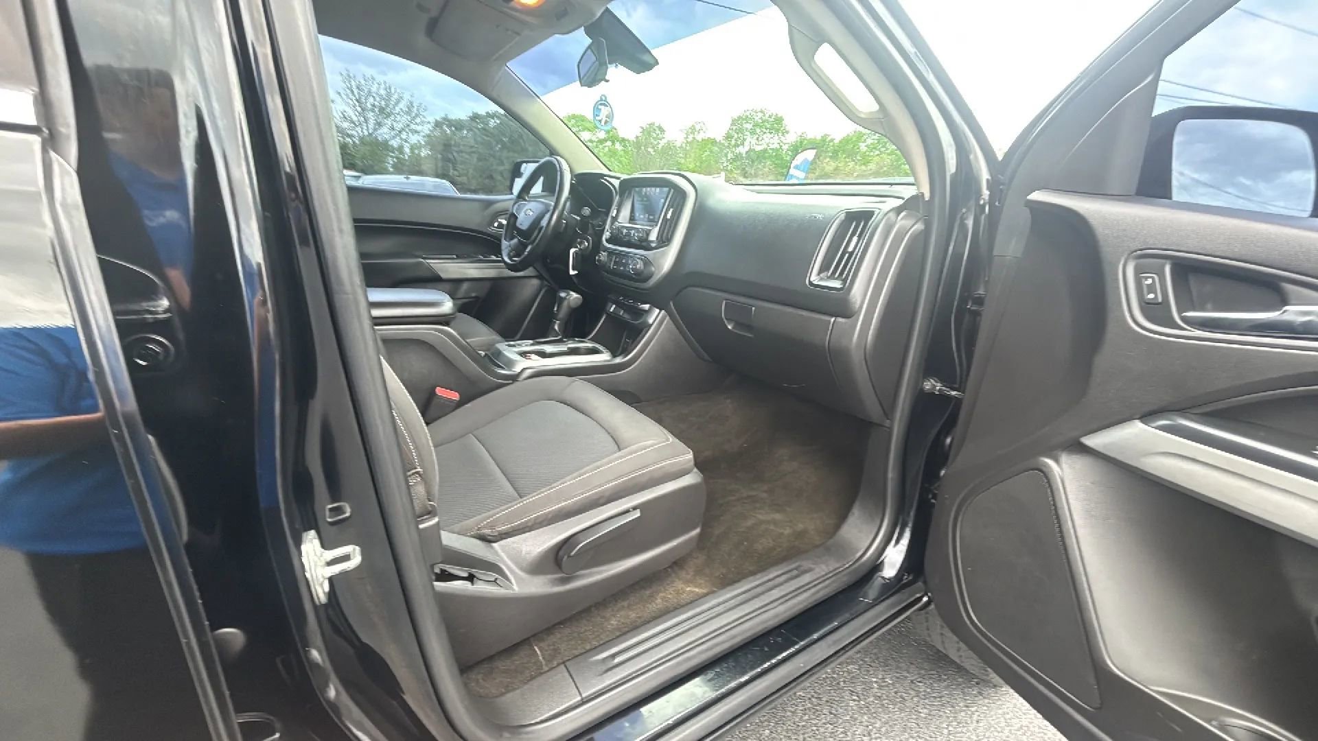 Used 2017 Chevrolet Colorado LT RWD image 25