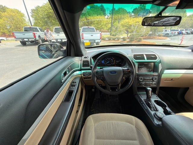 Used 2016 Ford Explorer XLT w/ Equipment Group 201A image 4