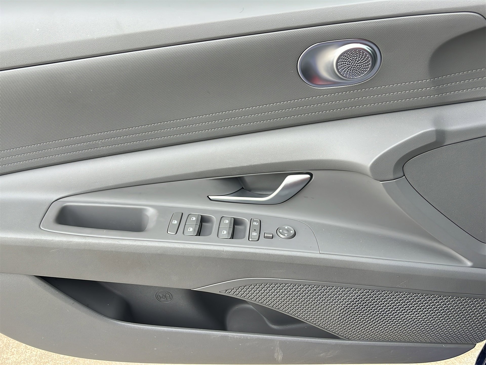 Used 2023 Hyundai Elantra SEL image 23