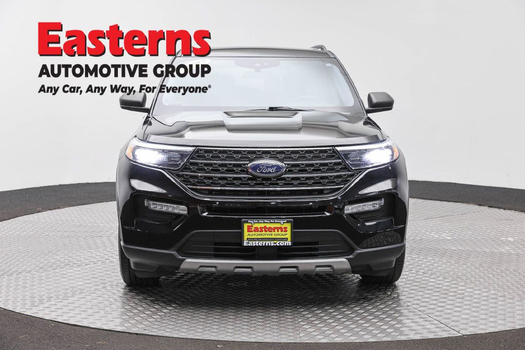 Used 2022 Ford Explorer XLT w/ Equipment Group 202A AWD/4WD image 3