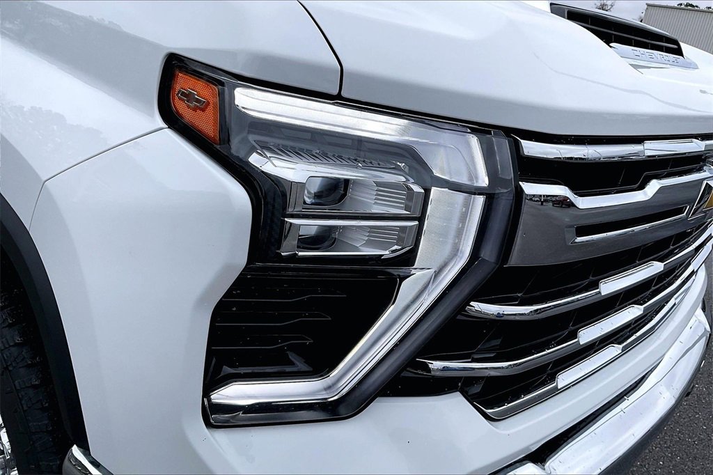 Used 2024 Chevrolet Silverado 2500 LTZ w/ LTZ Plus Package image 30