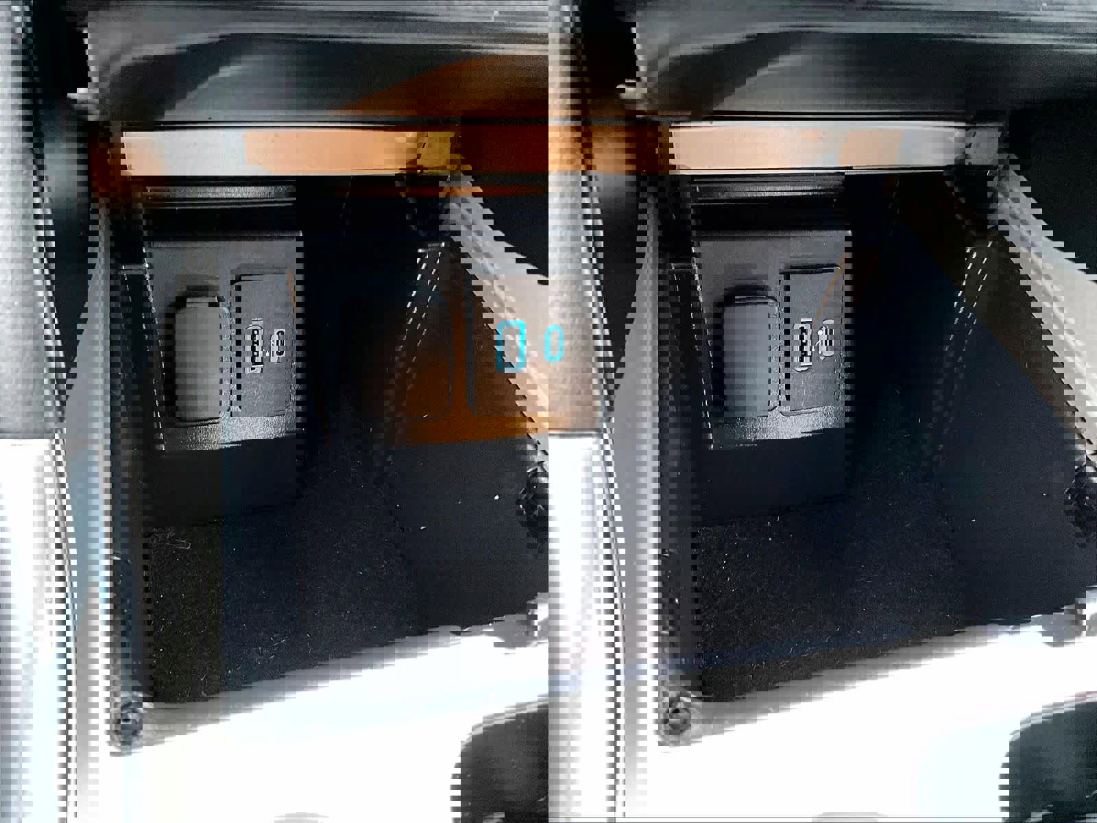 Used 2022 Ford Explorer XLT w/ Equipment Group 202A image 28