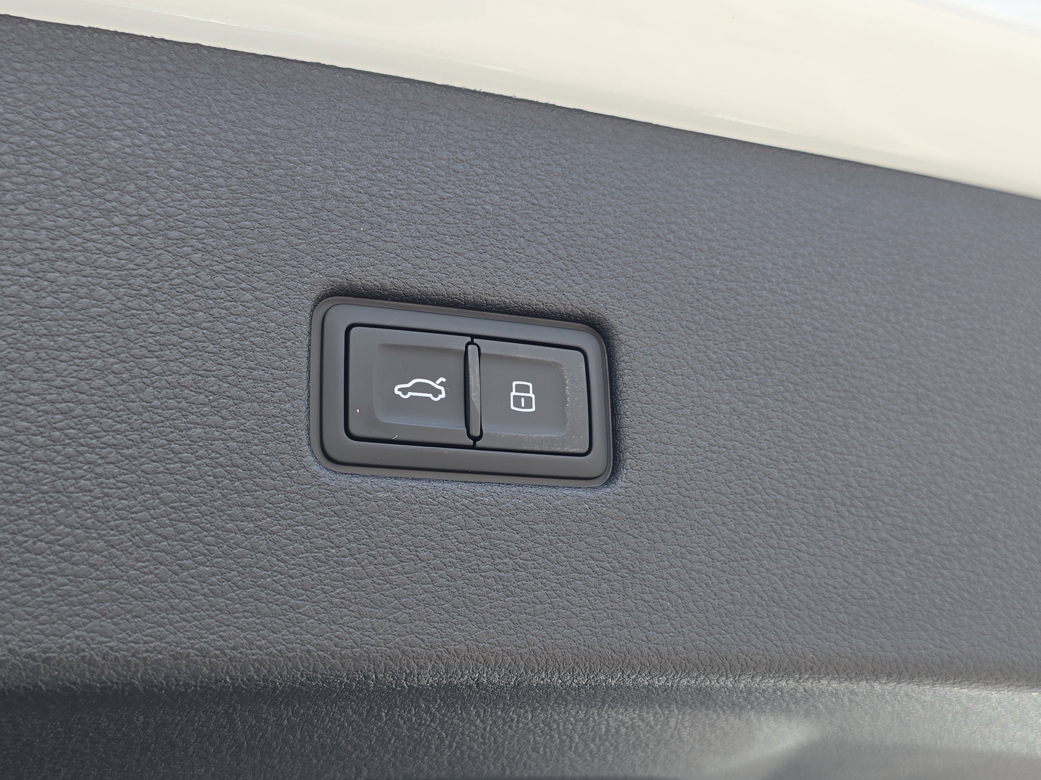 New 2025 Audi RS Q8 performance image 9