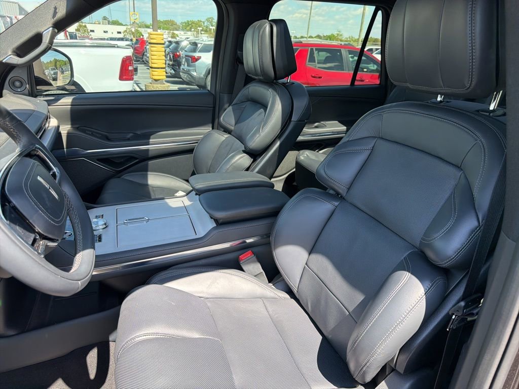 Used 2025 Lincoln Navigator Reserve w/ Jet Appearance Package image 22