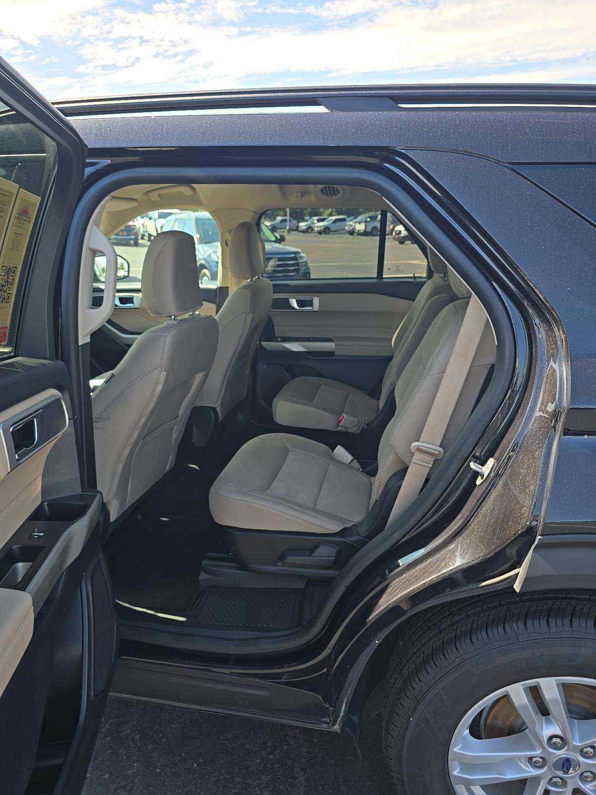 Used 2023 Ford Explorer XLT AWD/4WD image 11
