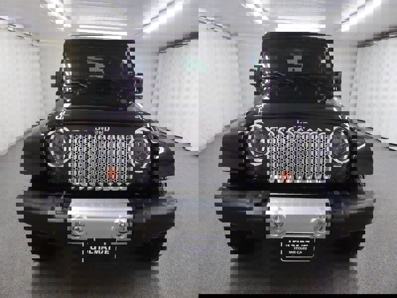 Used 2011 Jeep Wrangler Sahara image 2