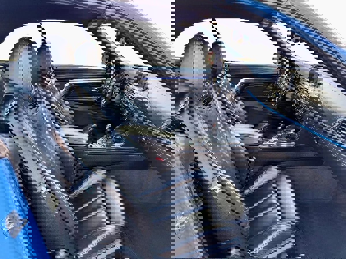 Used 2016 BMW M4 Convertible image 18