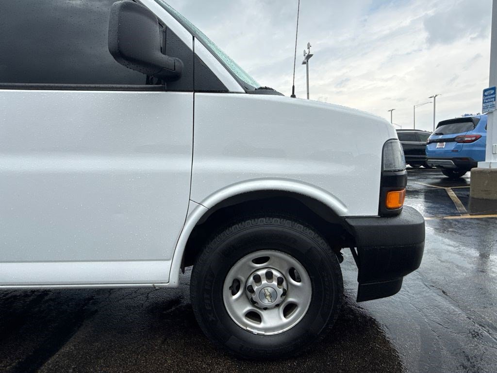 Used 2022 Chevrolet Express 2500 RWD image 15