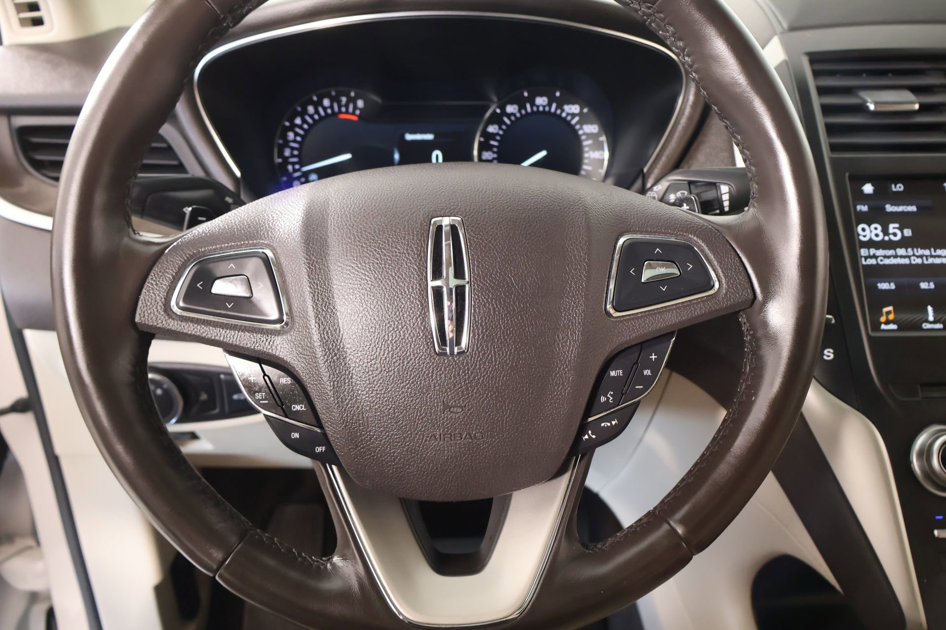Used 2019 Lincoln MKC Reserve w/ MKC Climate Package FWD image 3