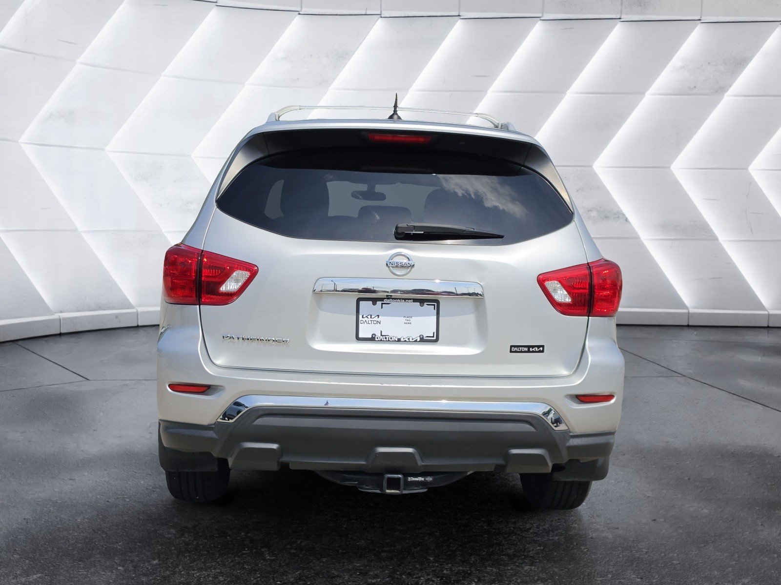 Used 2018 Nissan Pathfinder S FWD image 4