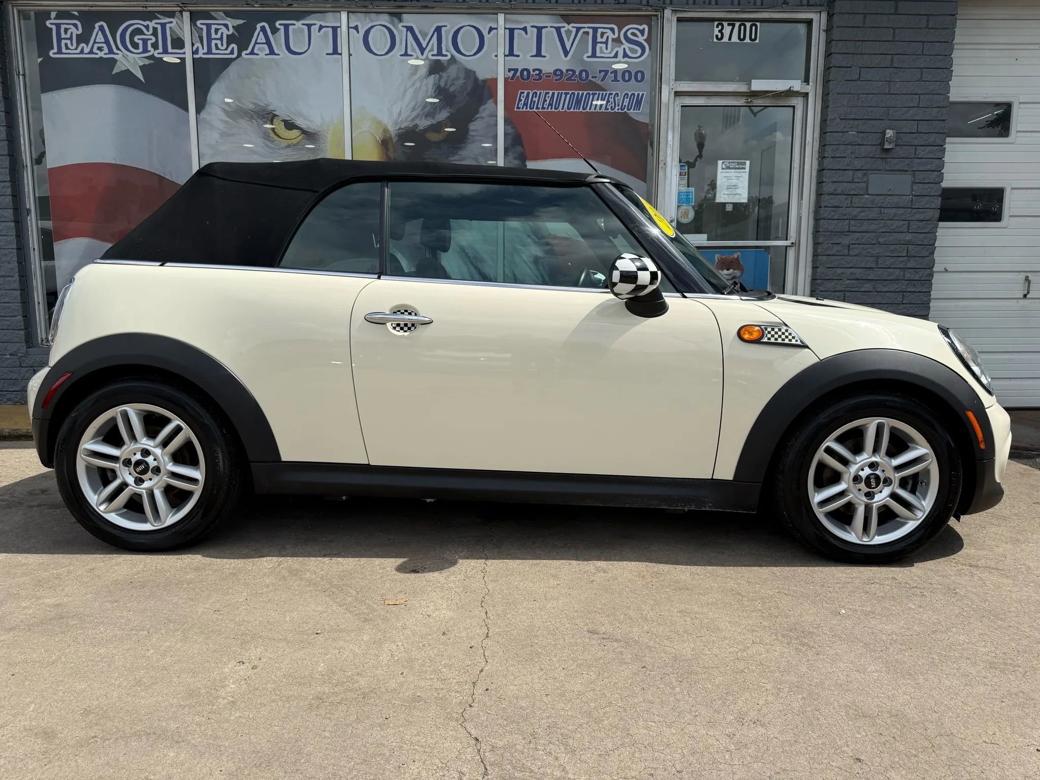 Used 2013 MINI Cooper Convertible image 2
