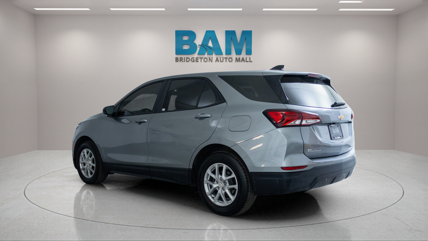 Used 2023 Chevrolet Equinox LS w/ LPO, Floor Liner Package FWD image 5