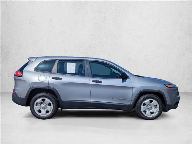 Used 2016 Jeep Cherokee Sport FWD image 5
