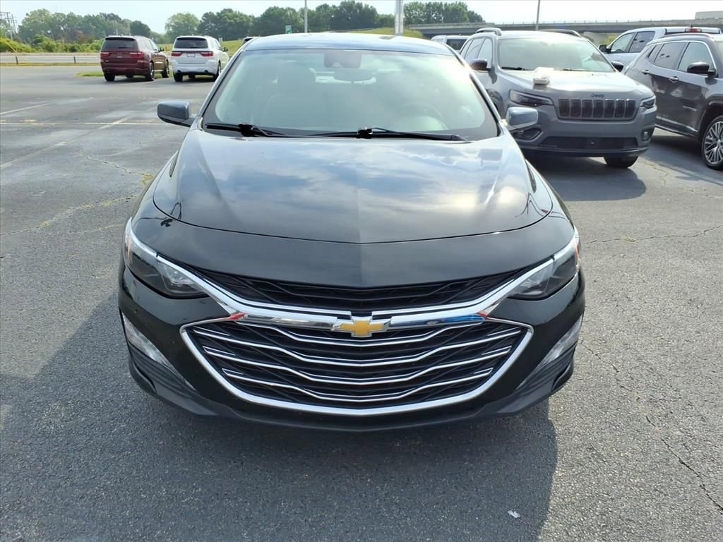 Used 2025 Chevrolet Malibu LT image 2