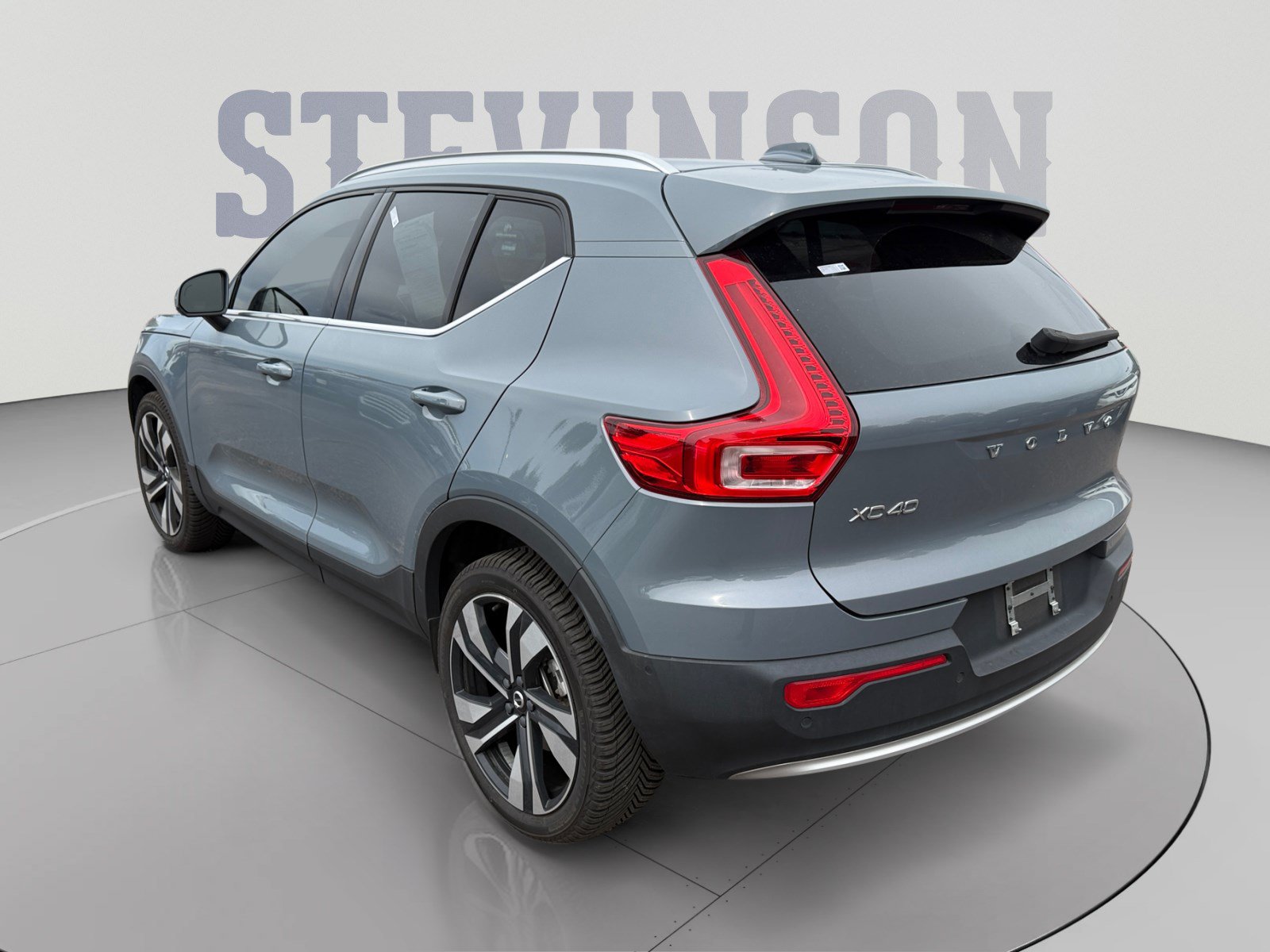 Used 2023 Volvo XC40 B5 Ultimate w/ Climate Package AWD/4WD image 3