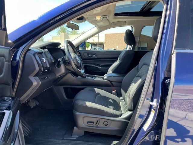 Used 2022 Nissan Pathfinder SV w/ SV Premium Package image 11