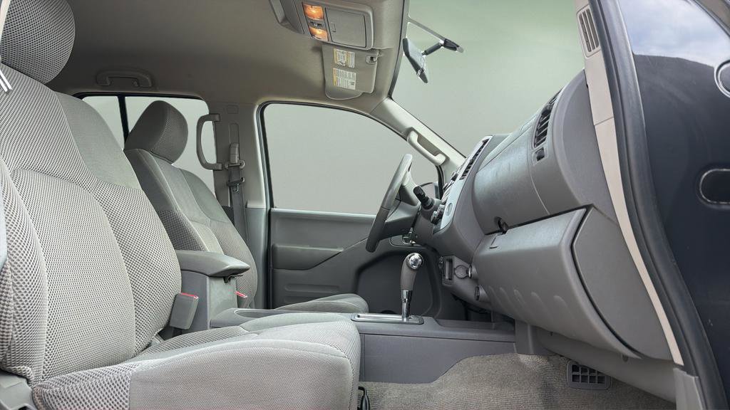 Used 2015 Nissan Frontier SV image 8