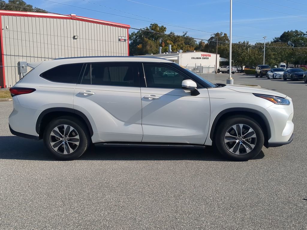 Used 2021 Toyota Highlander XLE image 12
