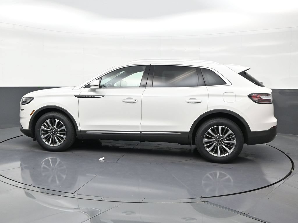 Used 2023 Lincoln Nautilus Reserve FWD image 2