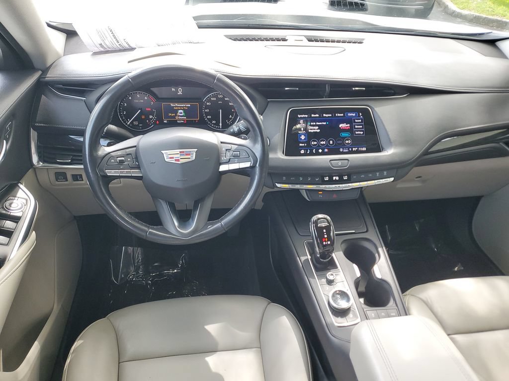 Used 2022 Cadillac XT4 Premium Luxury w/ Safety Alert Package FWD image 17