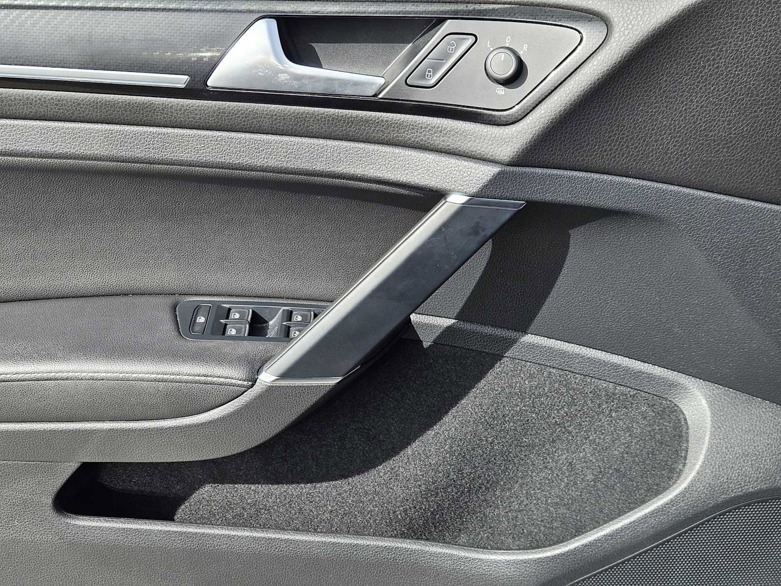 Used 2019 Volkswagen Golf R 4-Door image 22