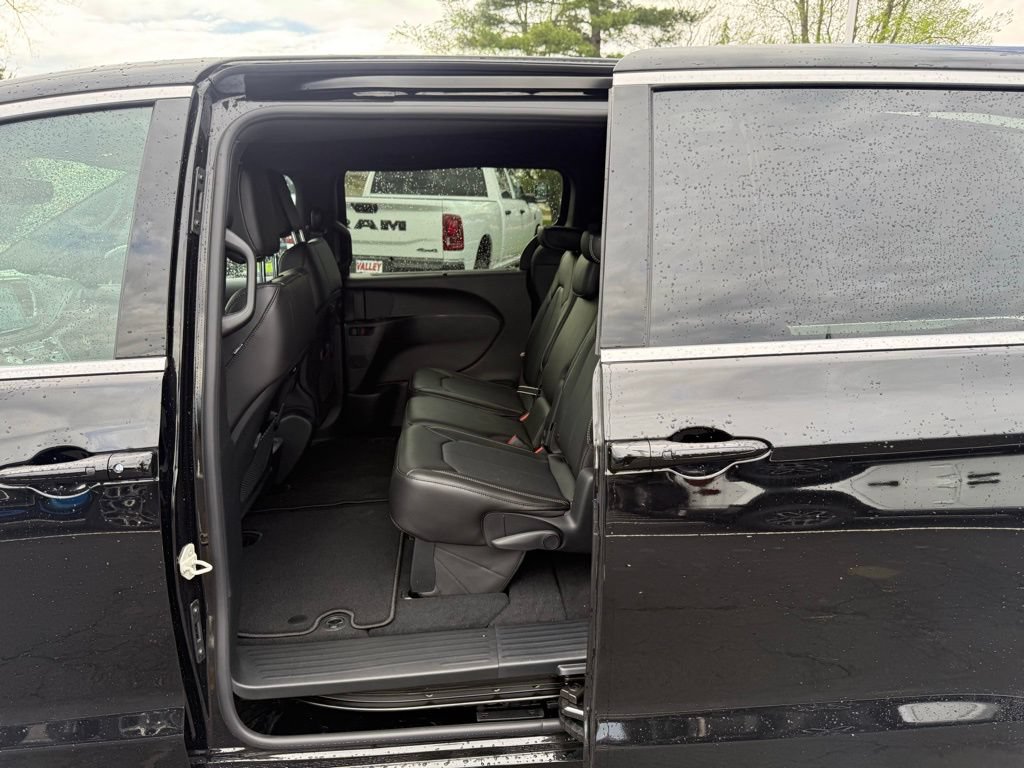 New 2026 Chrysler Pacifica Select FWD image 33