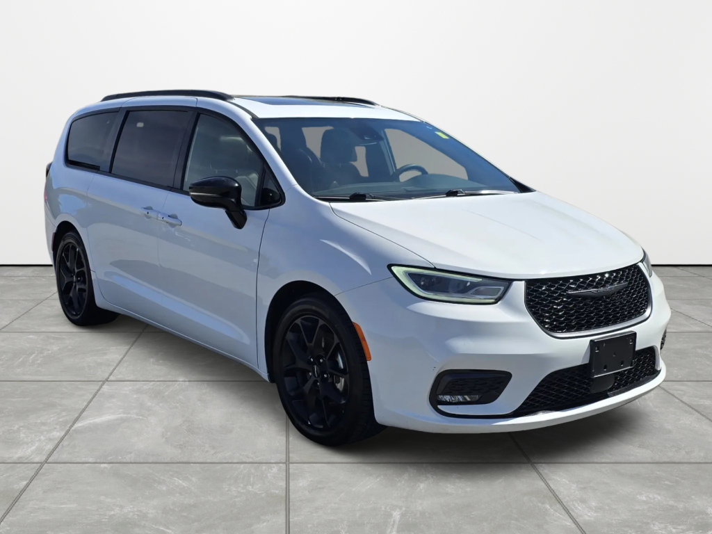 Used 2025 Chrysler Pacifica Limited FWD image 2