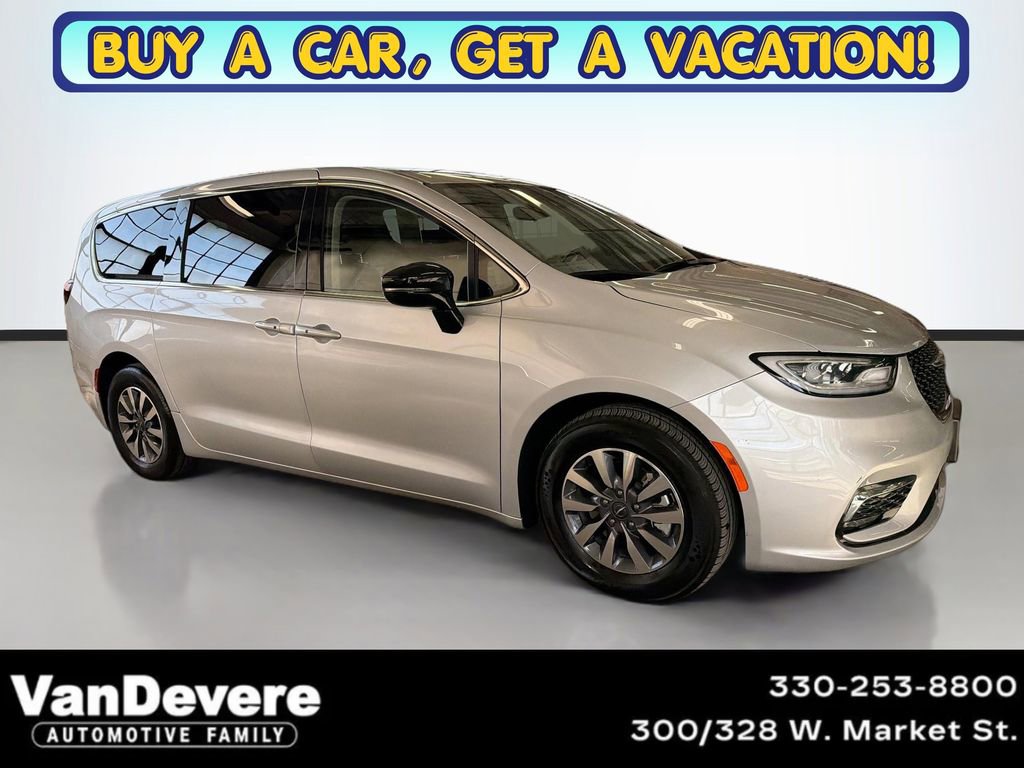 Used 2024 Chrysler Pacifica Limited FWD image 1