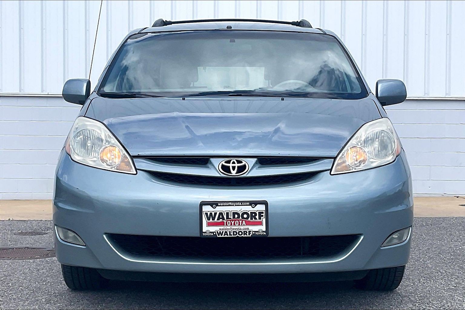Used 2010 Toyota Sienna image 3