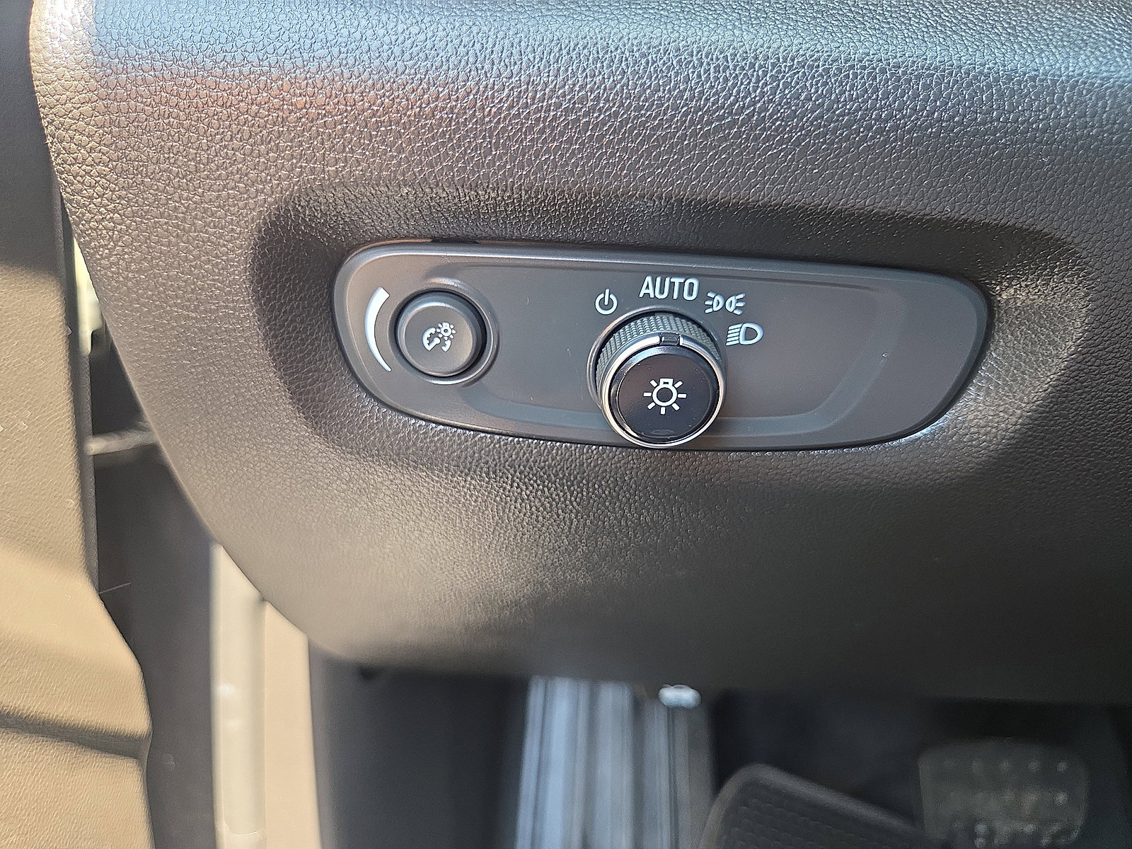 Used 2021 Chevrolet Traverse LS AWD/4WD image 31