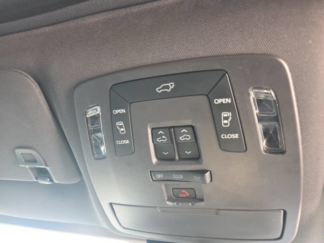 Used 2022 Toyota Sienna XSE w/ XSE Plus Package FWD image 10