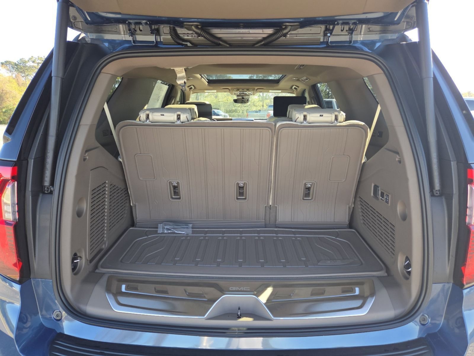 New 2026 GMC Yukon Denali w/ Denali Reserve Package image 25