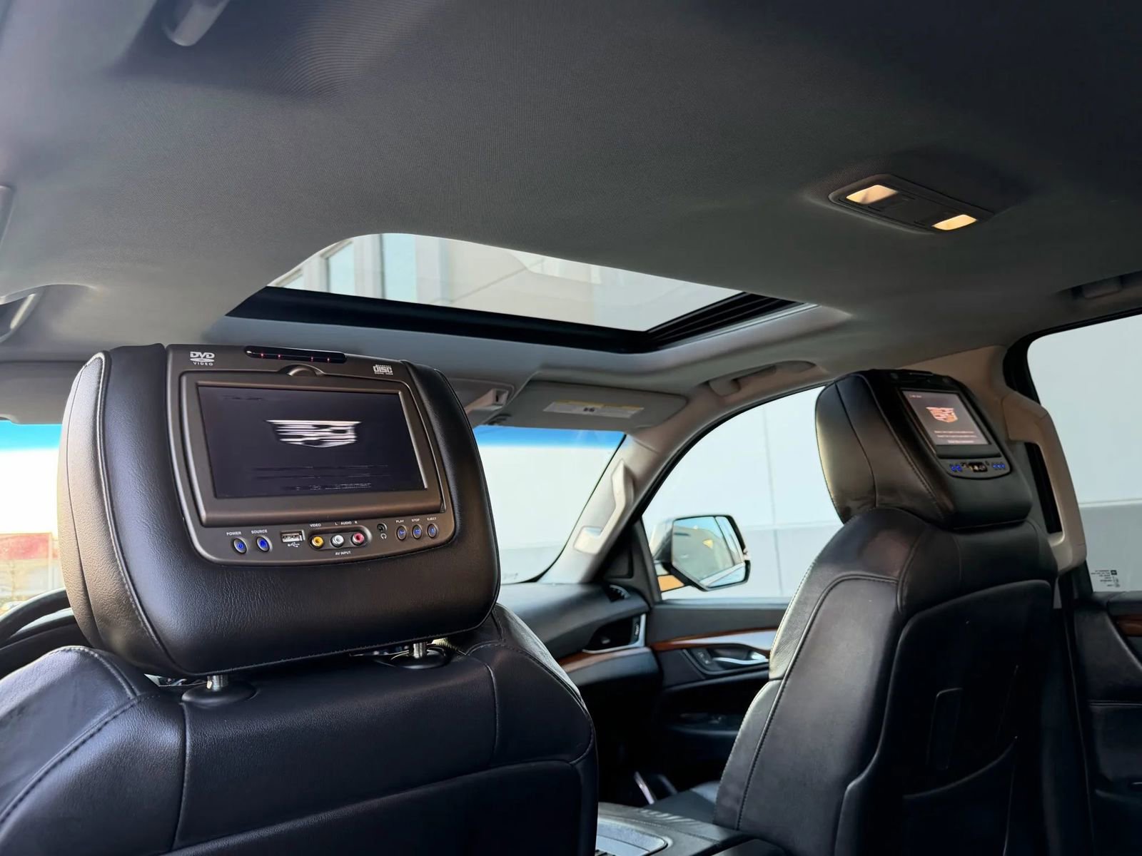 Used 2018 Cadillac Escalade ESV Luxury AWD/4WD image 12