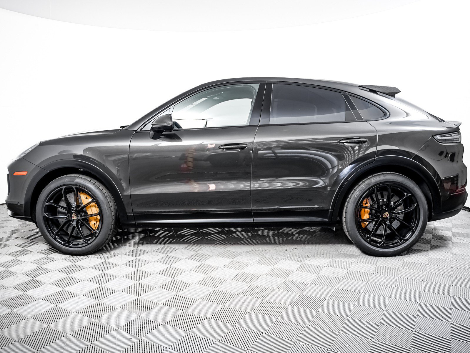 Certified 2022 Porsche Cayenne Turbo GT AWD/4WD image 2