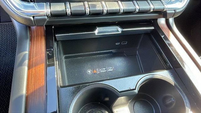 Used 2025 GMC Yukon XL Denali image 17