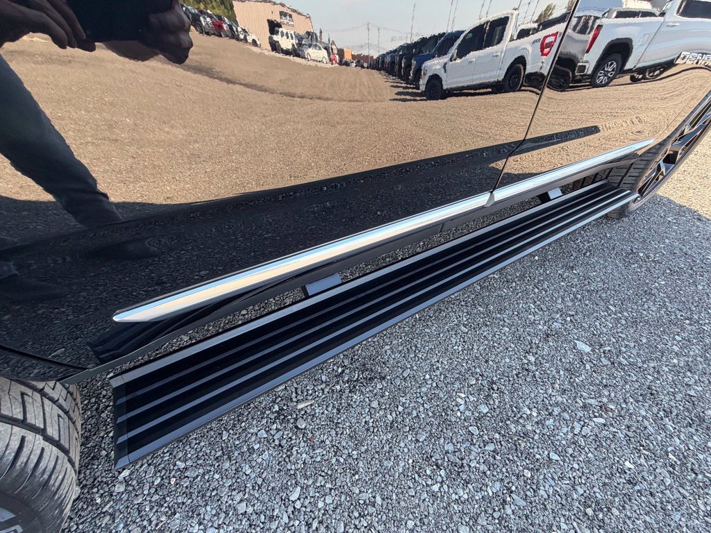 Used 2026 GMC Yukon Denali w/ Sun & Power Step Package AWD/4WD image 24