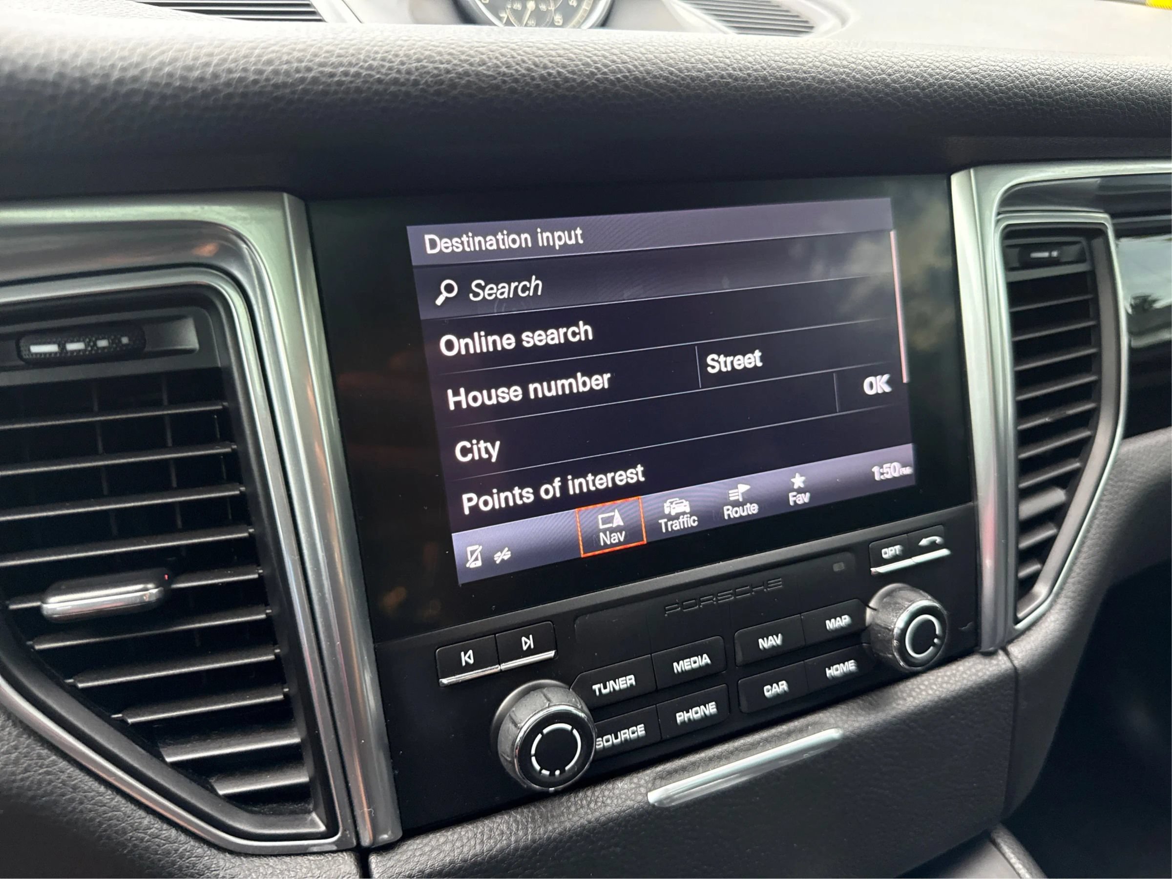 Used 2018 Porsche Macan Sport Edition AWD/4WD image 32