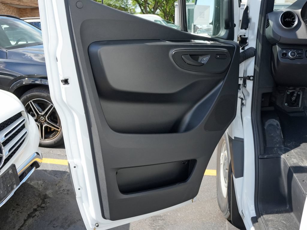 New 2025 Mercedes-Benz eSprinter 170 Cargo image 8