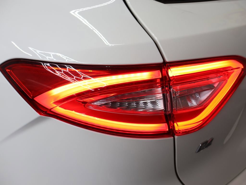 Used 2020 Maserati Levante image 27