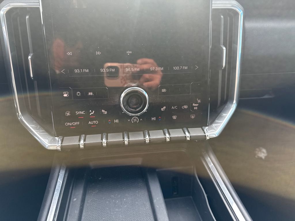 Used 2025 GMC Acadia Elevation image 19