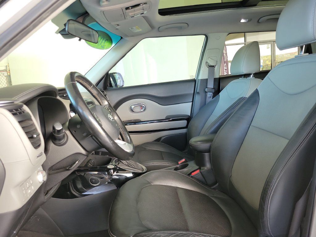 Used 2017 Kia Soul + w/ Primo Package FWD image 8