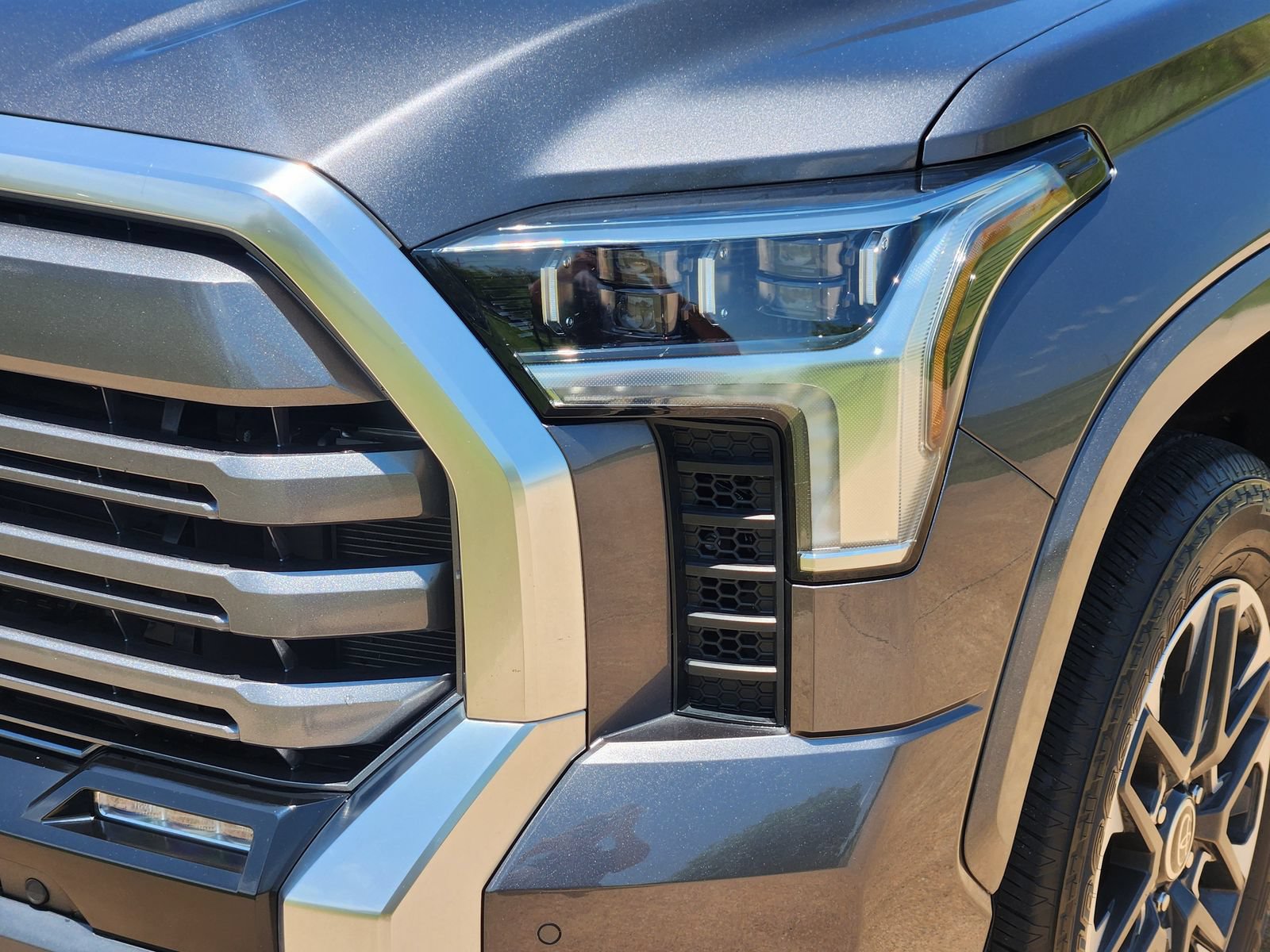 Used 2024 Toyota Tundra Limited AWD/4WD image 9