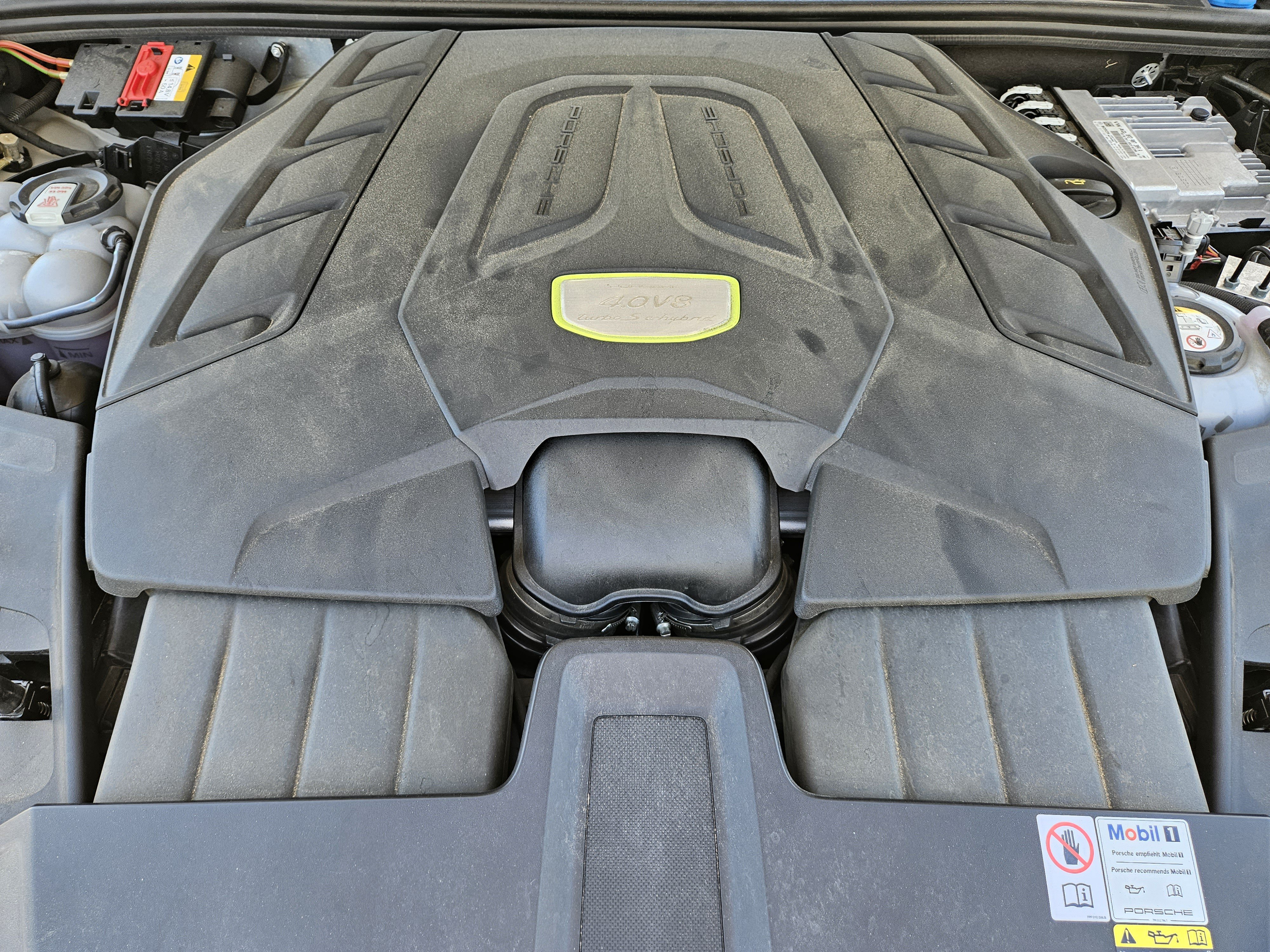 Certified 2023 Porsche Cayenne Turbo S AWD/4WD image 30
