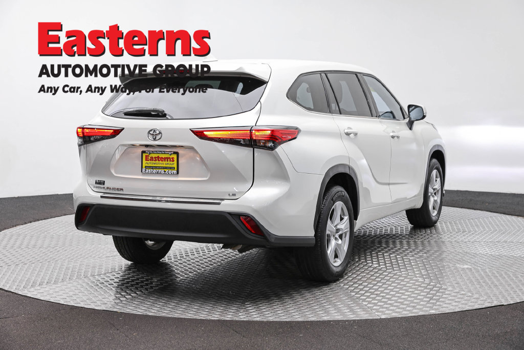 Used 2020 Toyota Highlander LE FWD image 6