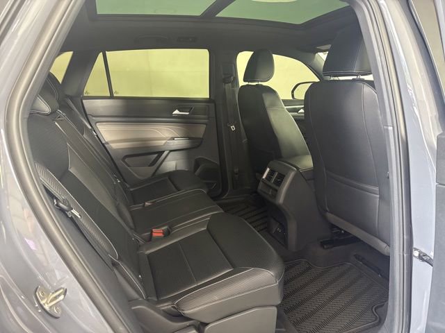 Used 2022 Volkswagen Atlas Cross Sport SEL R-Line AWD/4WD image 5