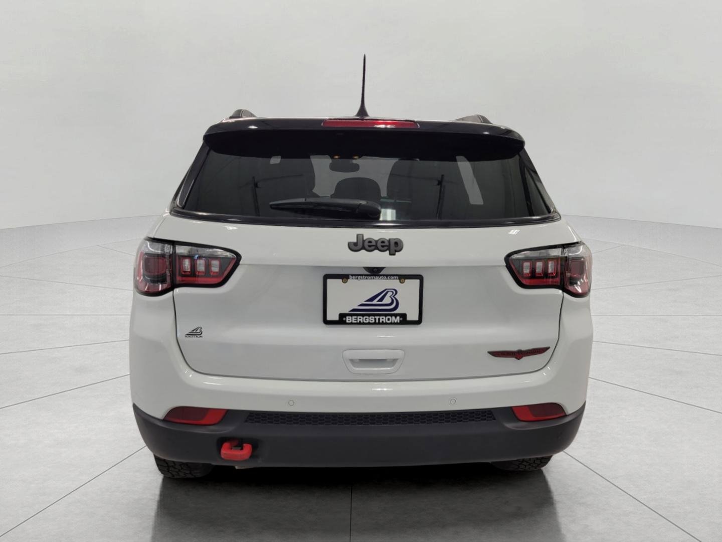 Used 2025 Jeep Compass Trailhawk AWD/4WD image 25