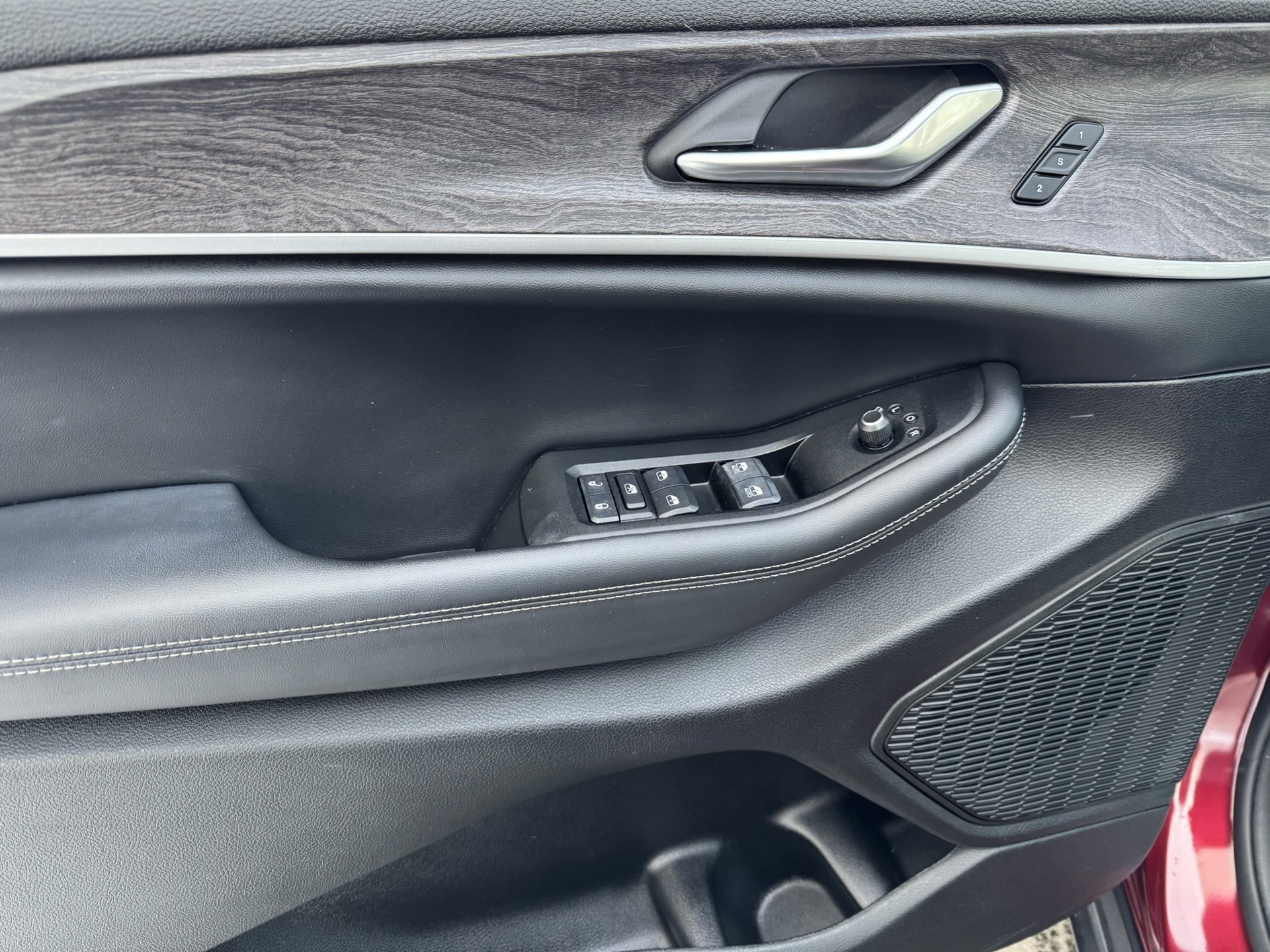 Used 2023 Jeep Grand Cherokee Limited image 16