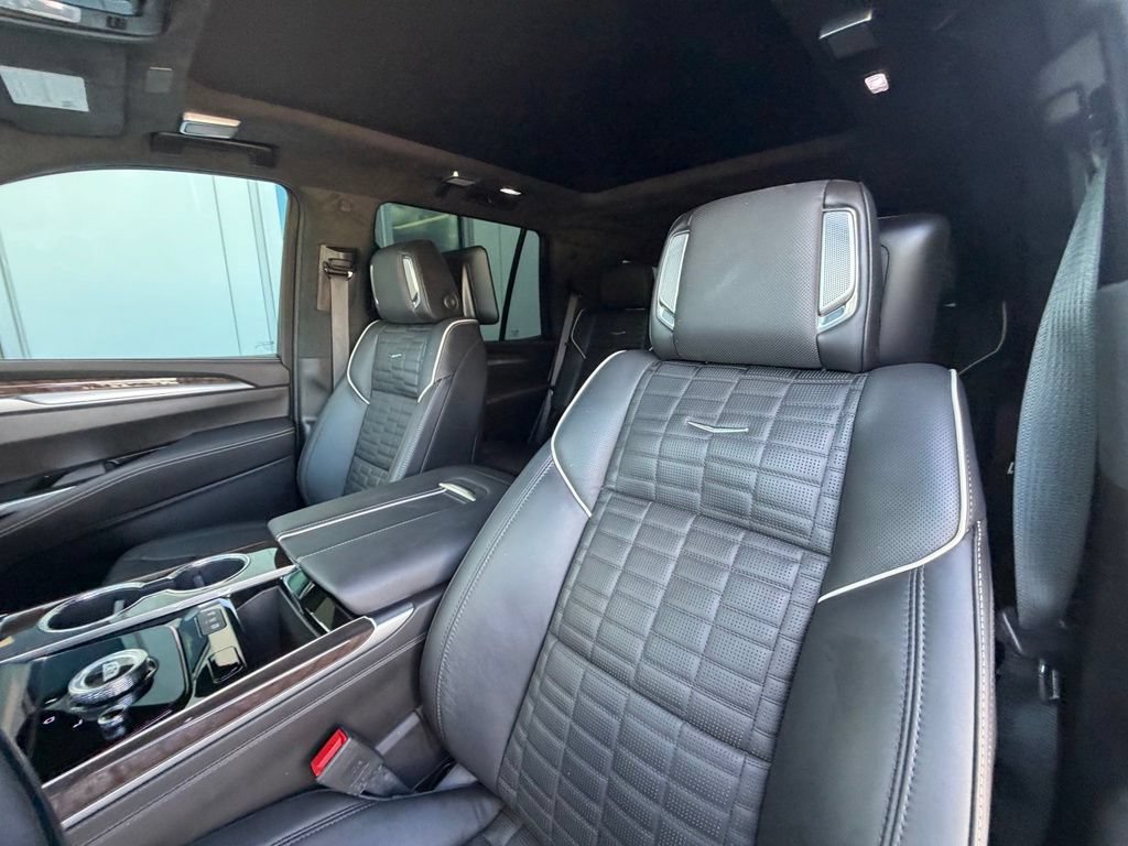 Used 2026 Cadillac Escalade Platinum Sport w/ LPO, ONYX Package AWD/4WD image 15
