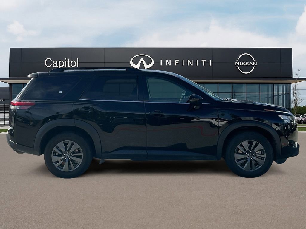 Used 2024 Nissan Pathfinder SV image 4