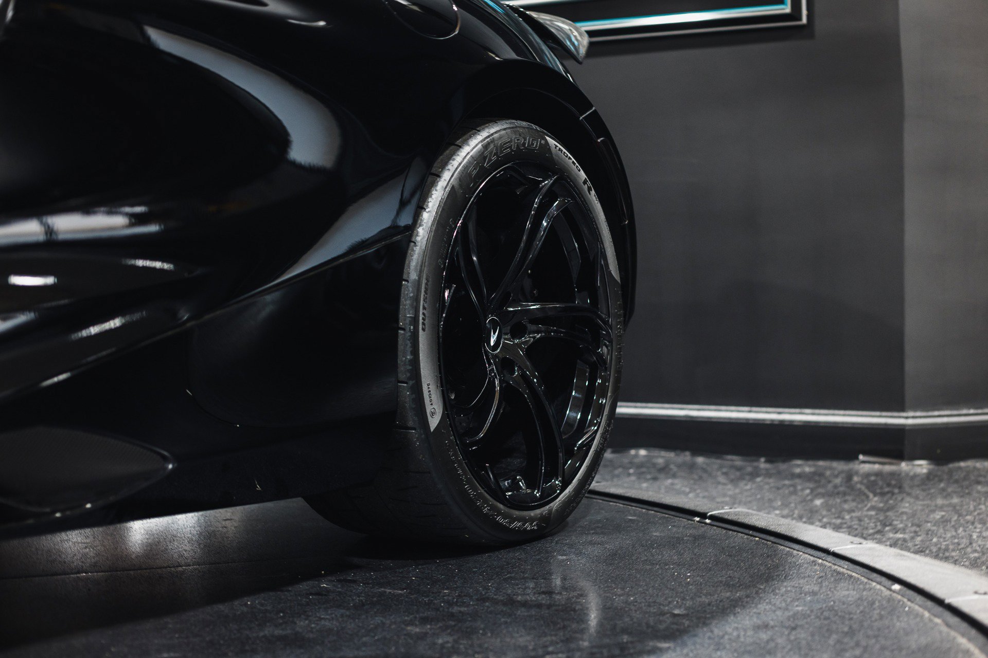 Used 2024 McLaren 750S Spider RWD image 50